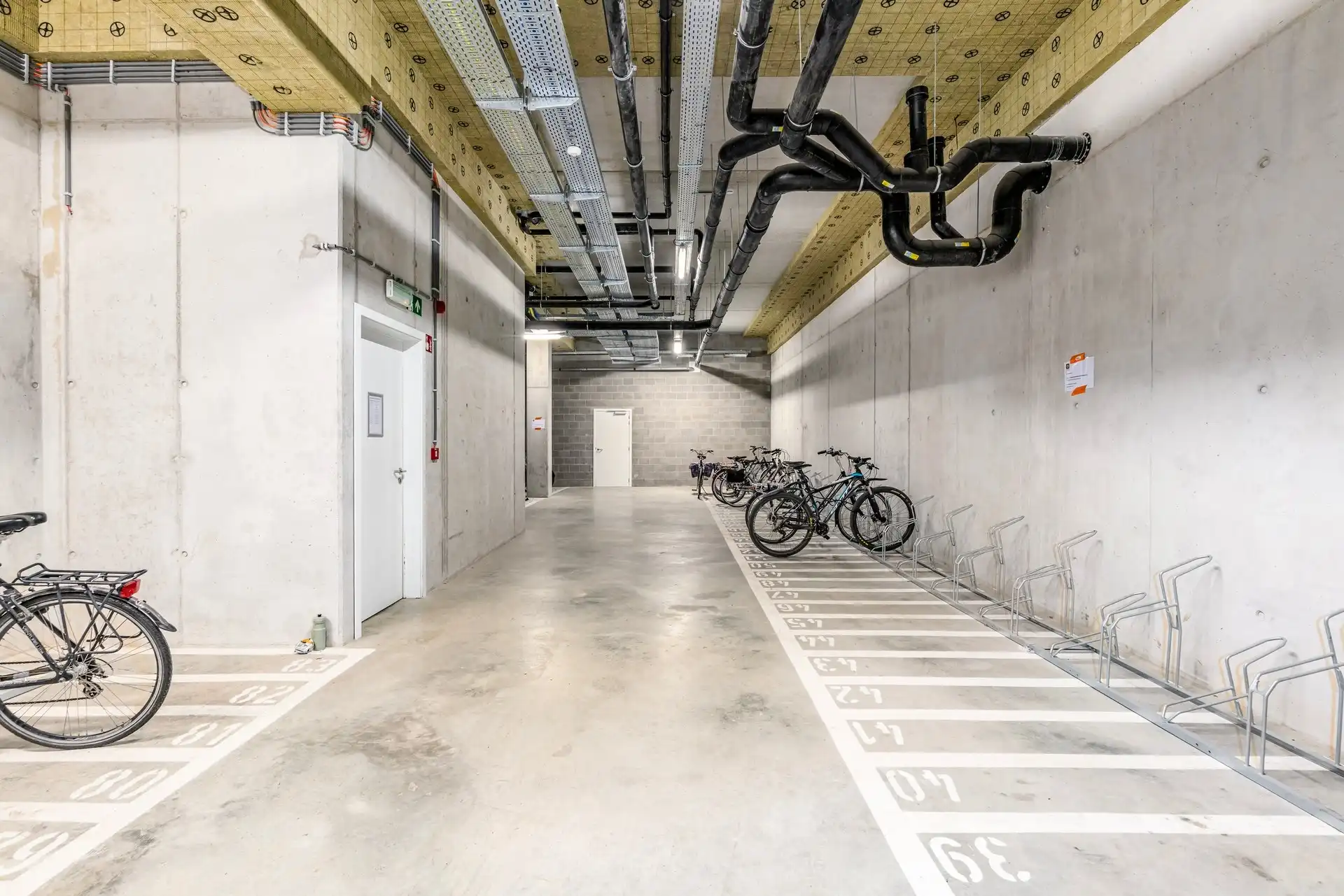 Modern en instapklaar 2 slaapkamer appartement in de Regattawijk met autostaanplaats foto 12