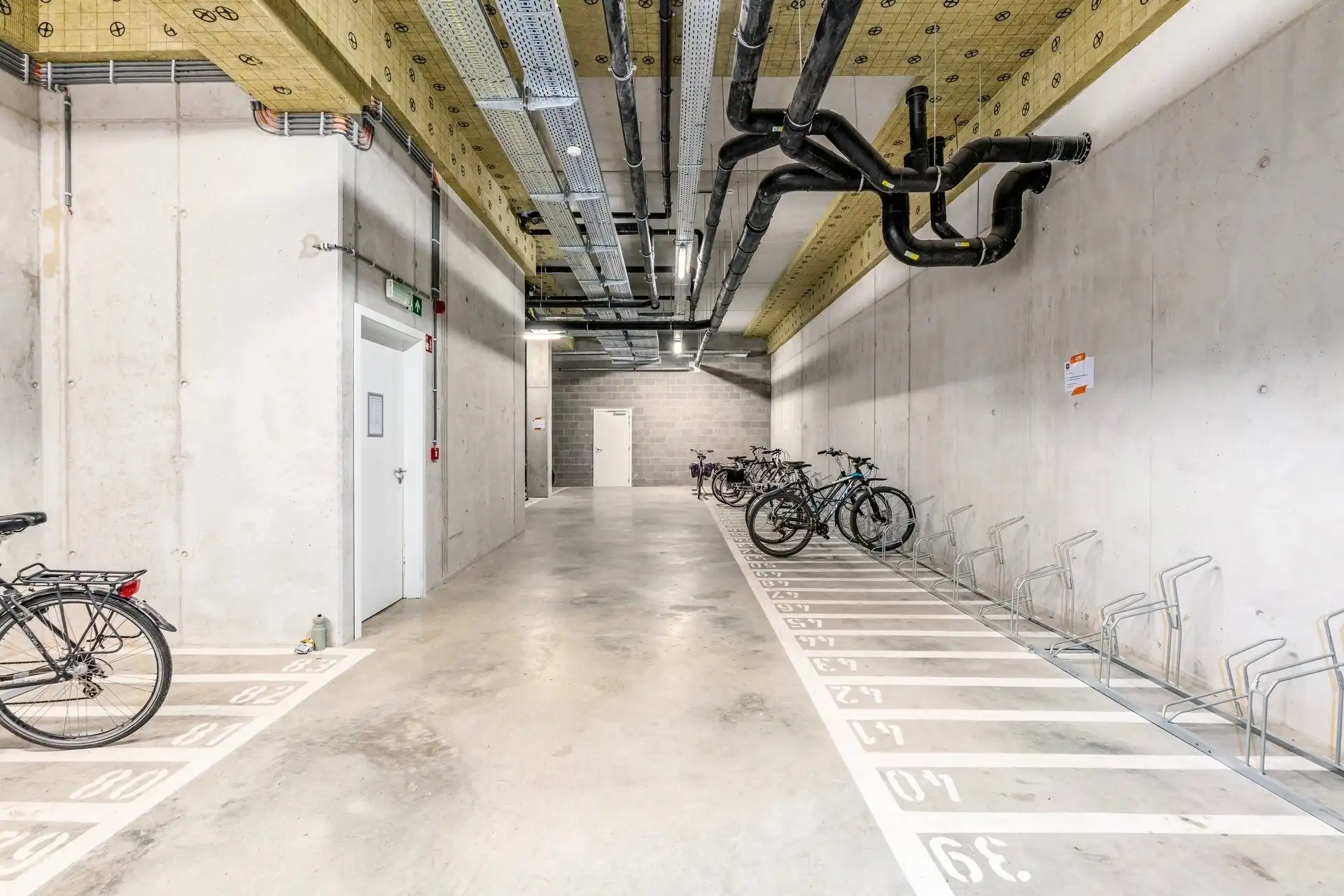 Modern en instapklaar 2 slaapkamer appartement in de Regattawijk met autostaanplaats foto 11