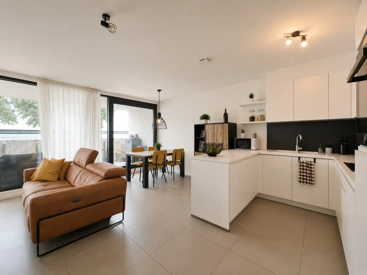 Te huur – Energiezuinig appartement met 2 slaapkamers en terras in Zelzate foto 3