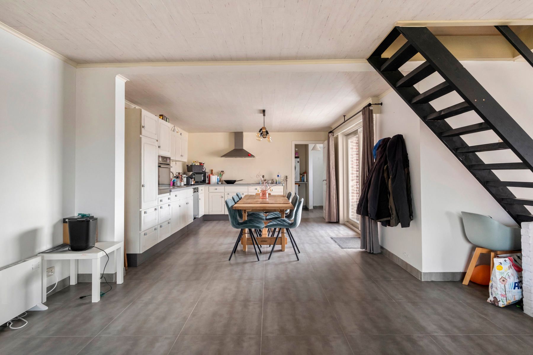 Ruime, landelijk gelegen open bebouwing te Ichtegem. foto 3