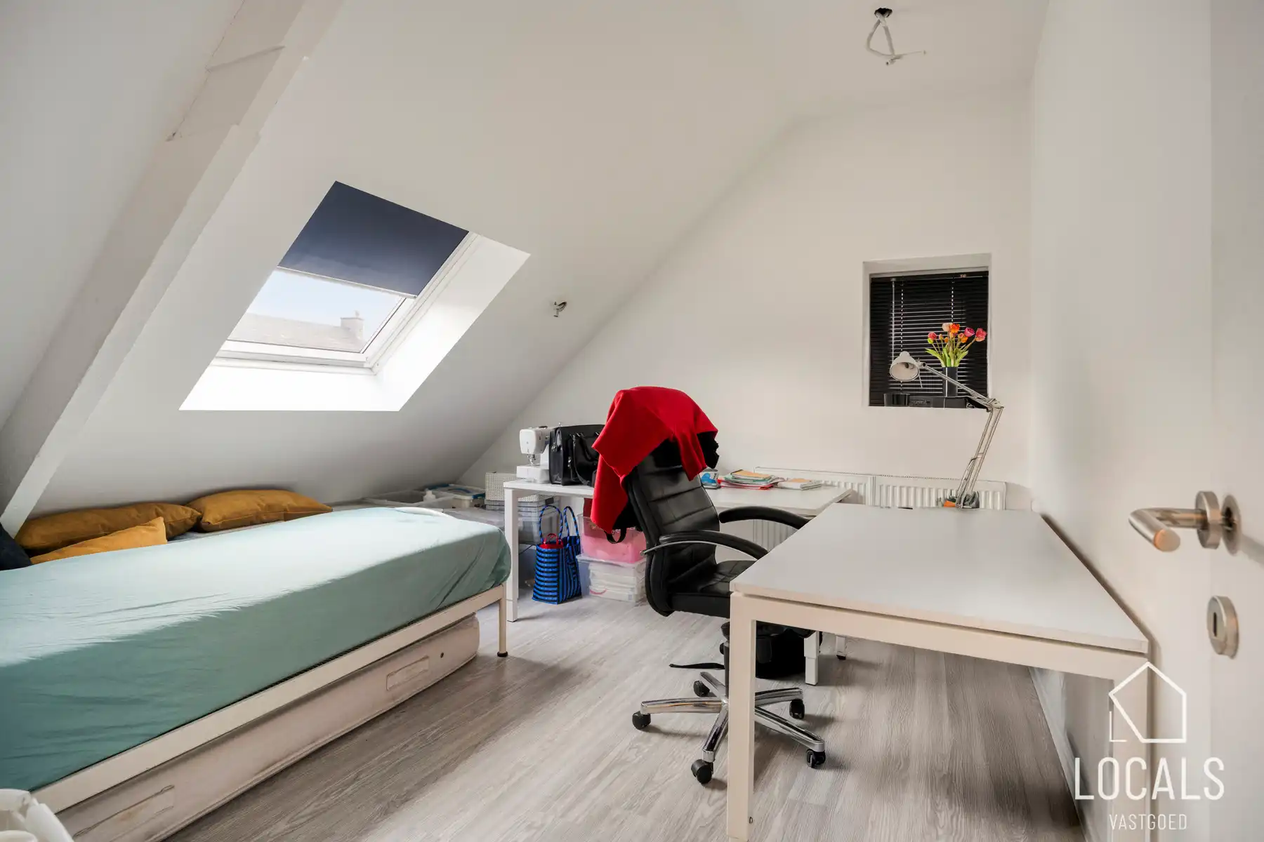 Instapklare woning met 5 slaapk., 3 badkamers en tuin foto 23