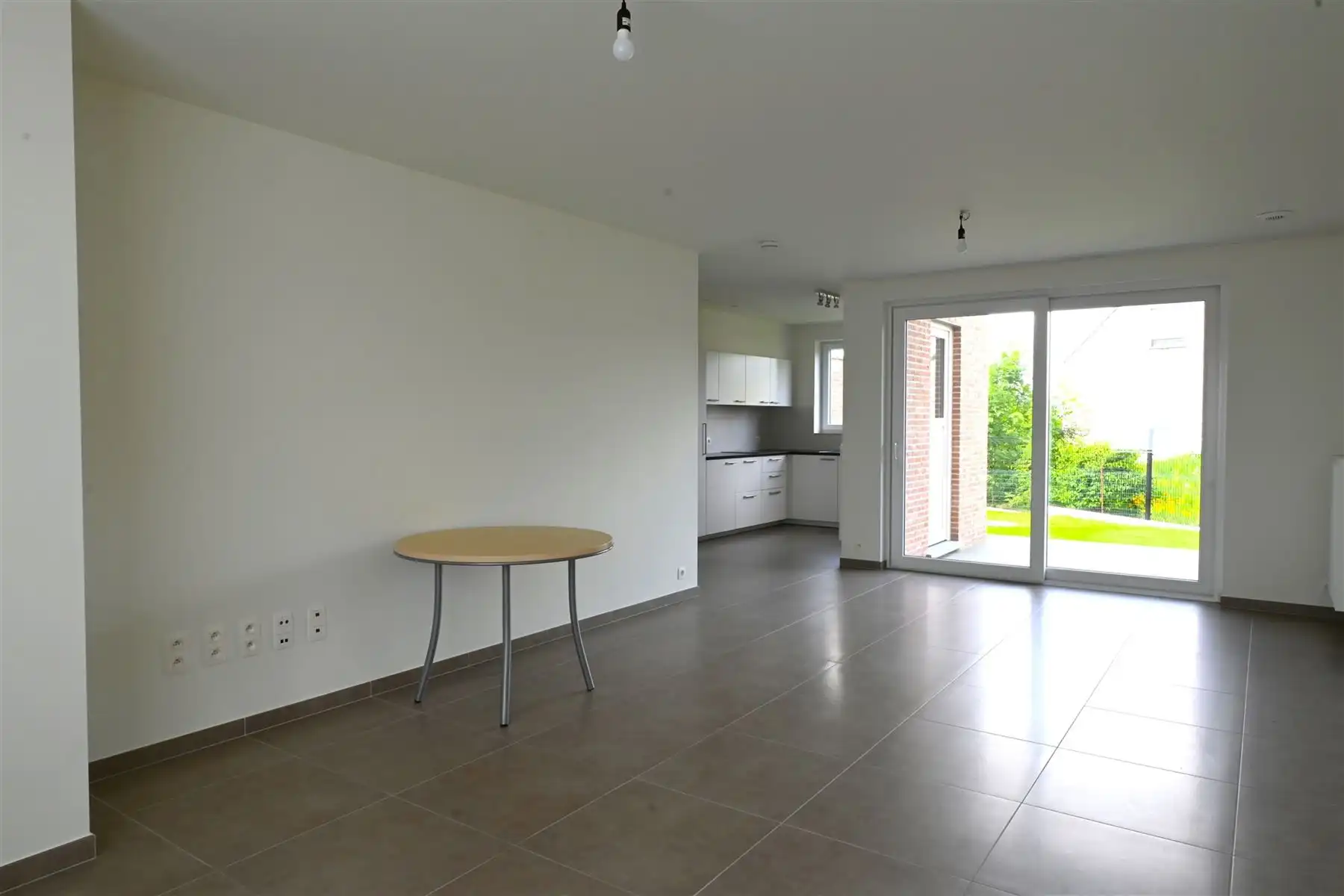 Instapklare woning met 3 slaapkamers en gezellige tuin foto 3