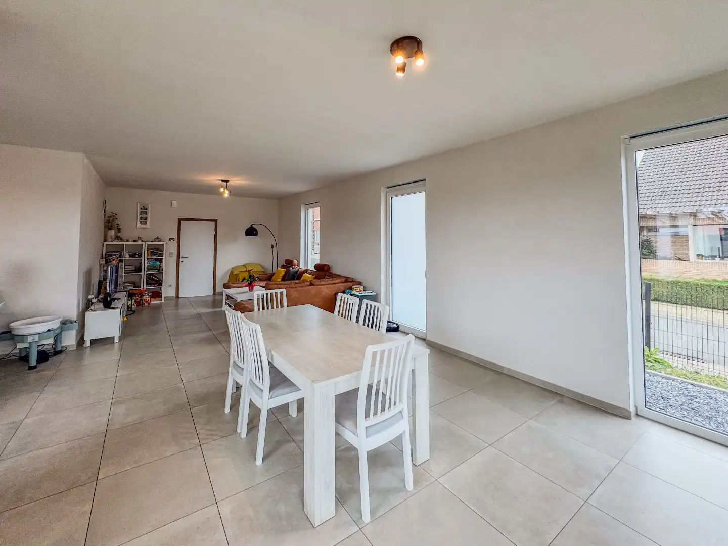 Nieuwbouwwoning met 3 ruime slaapkamers en tuin. foto 5