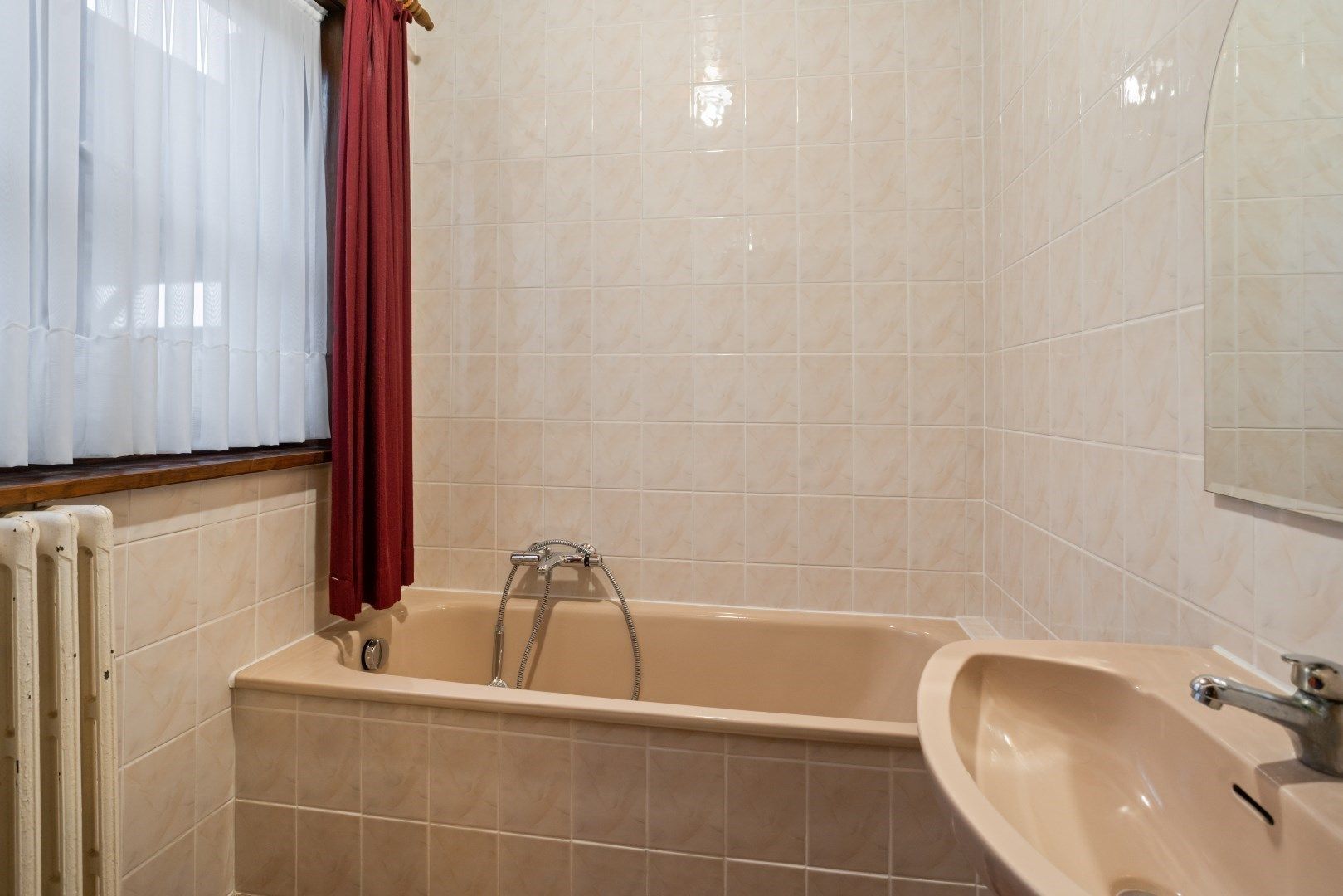 Residentieel gelegen, vrijstaande woning op ruim perceel van 714m² foto 12