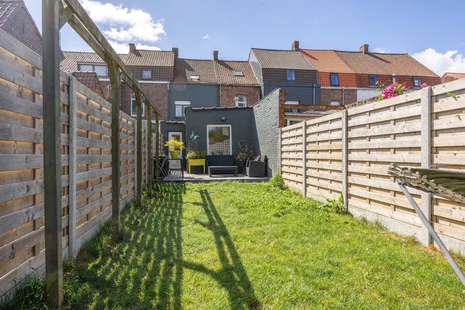 Starterswoning met drie slaapkamers en tuin foto 8