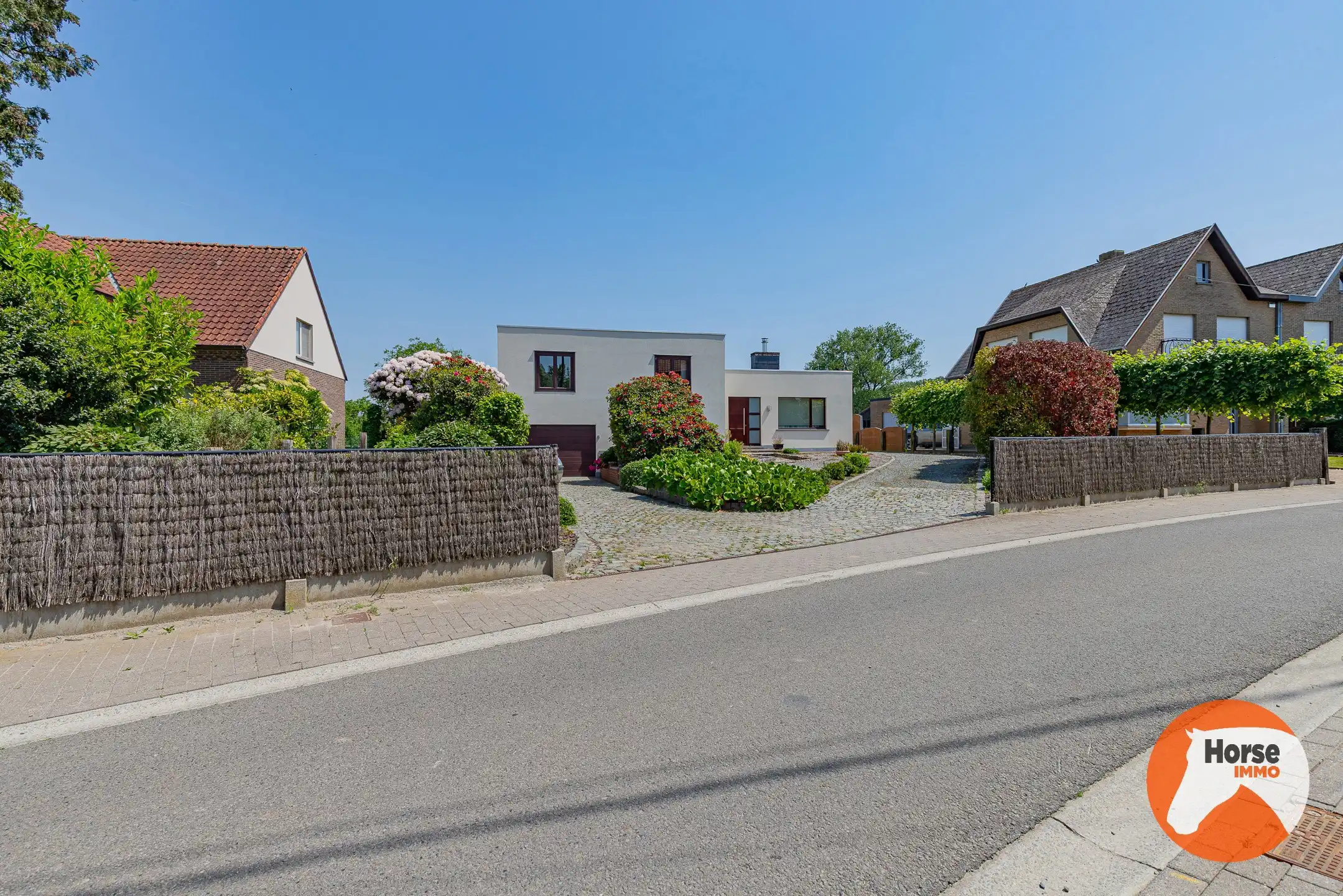 HILLEGEM -Architectenwoning met 3 slp/garage en weide op 48a foto 4