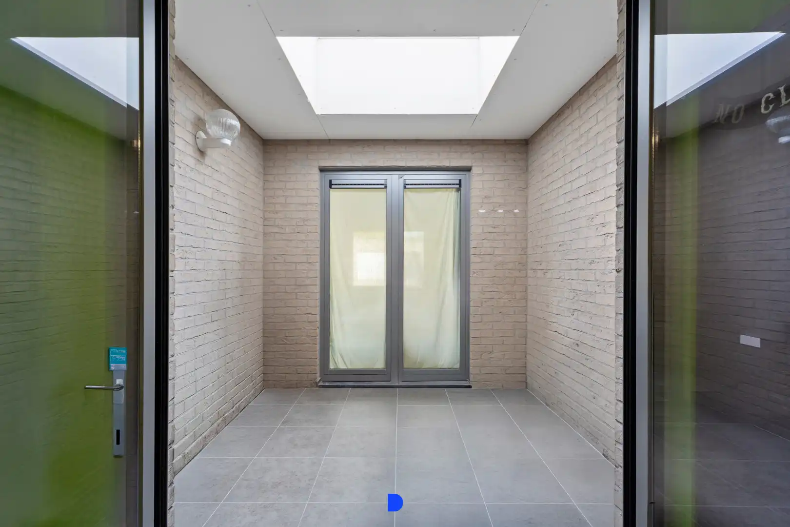 Ruim gelijkvloers appartement met terras. foto 11