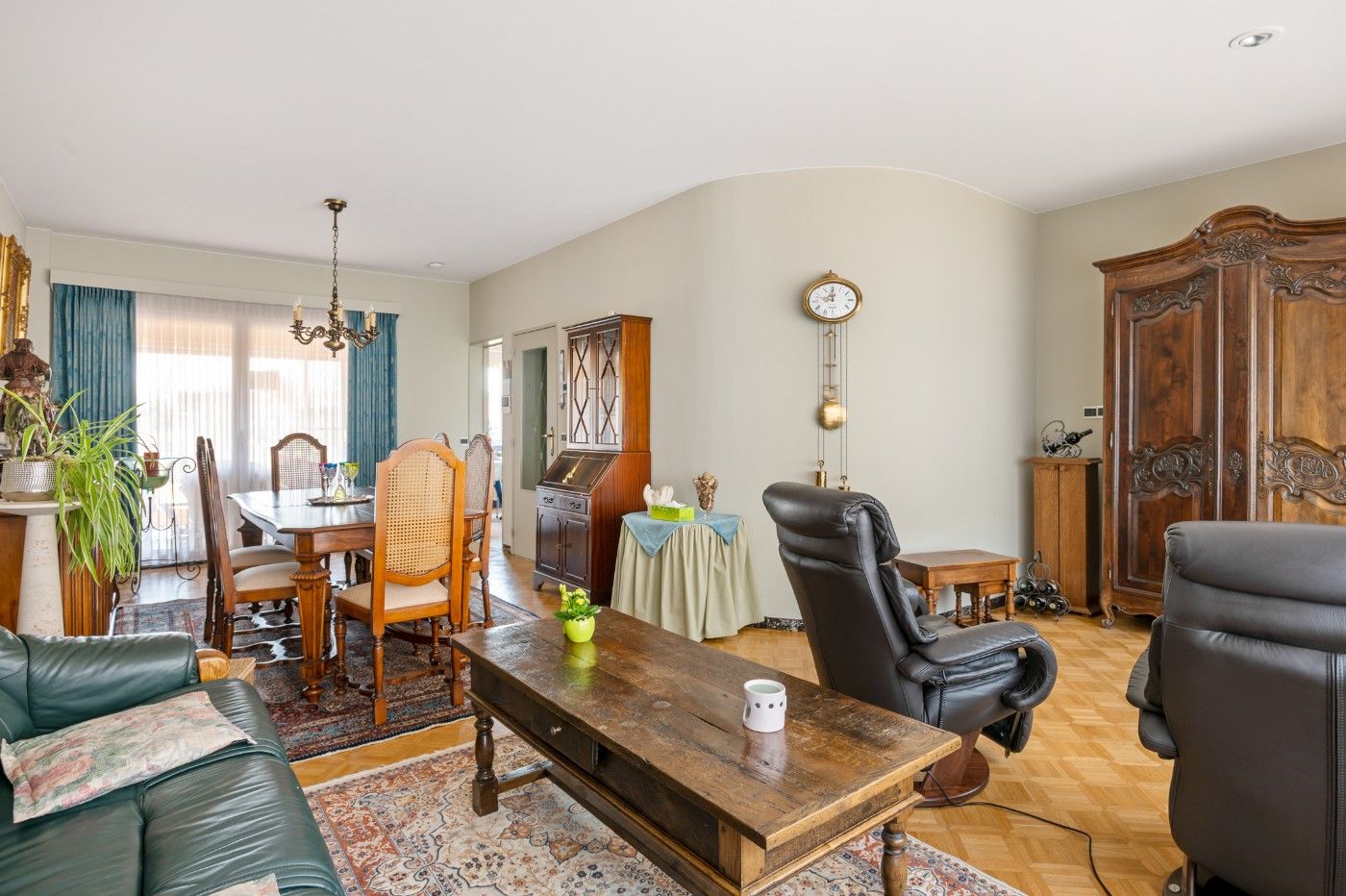 Te renoveren woning met 2 à 3 slpk., inpandige garage, dubbele garage en tuin foto 6