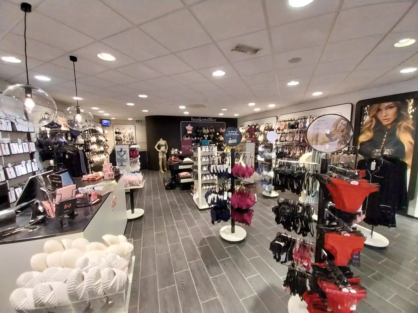 Ruime handelsruimte te huur op toplocatie in Houthalen foto 2