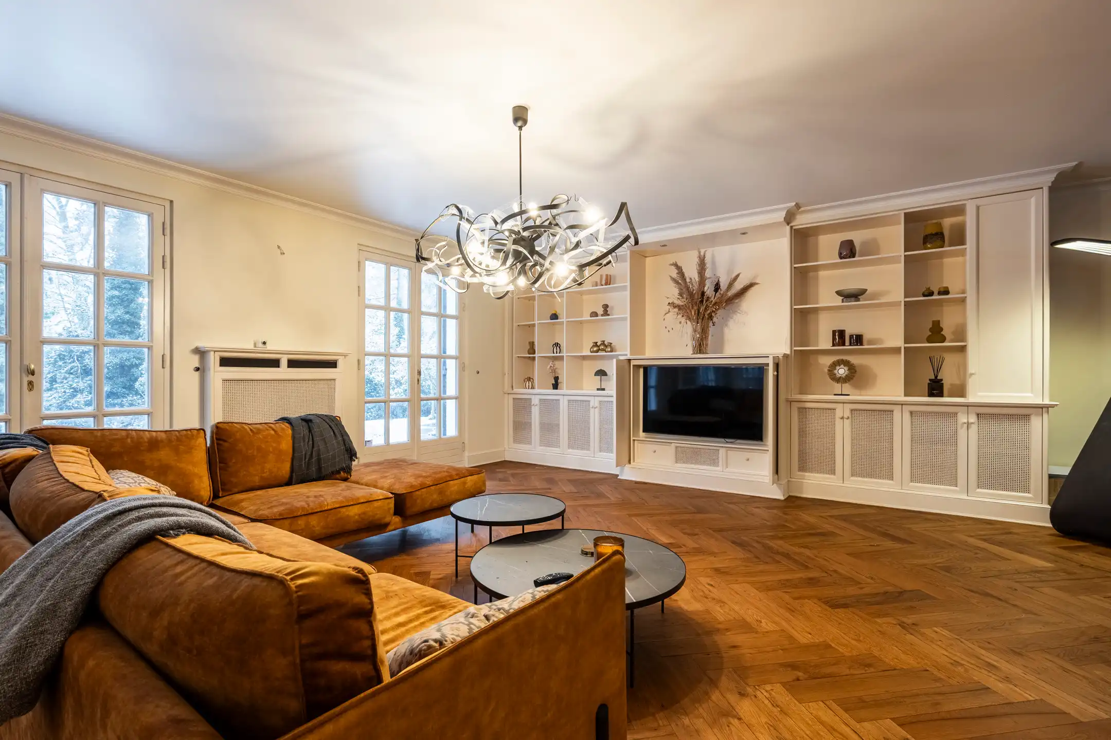 Villa met binnenzwembad en conciërgerie op riant perceel foto 6