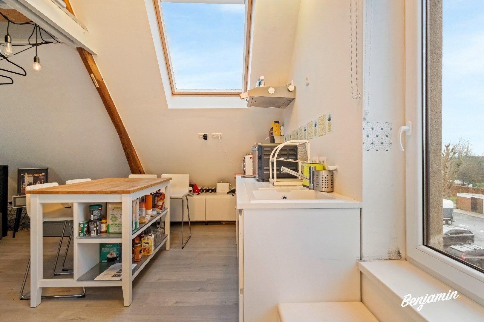 Halfopen woning met loods in Heule foto 7