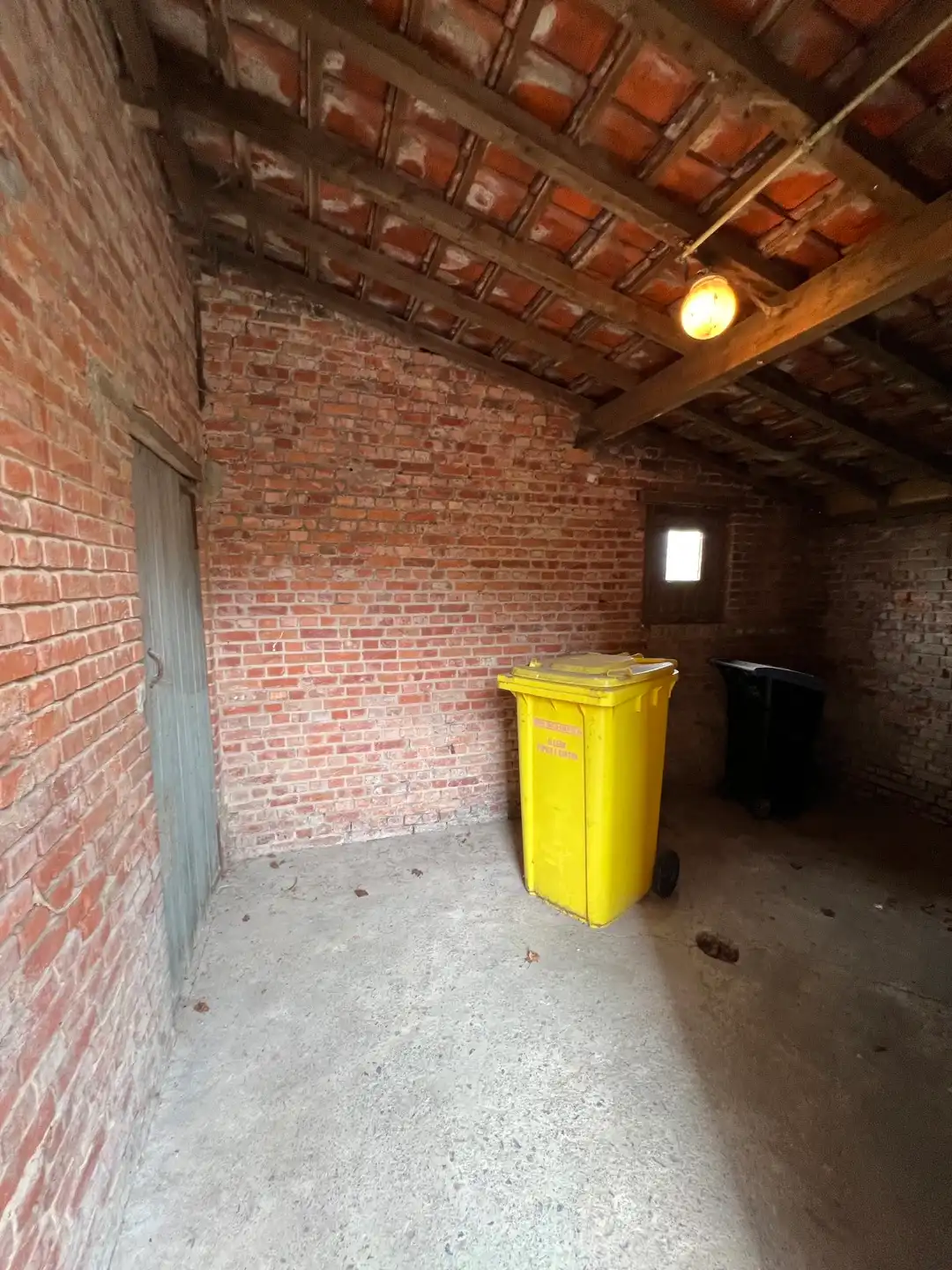 Fantastisch mooi en rustig gelegen te renoveren woning  foto 20
