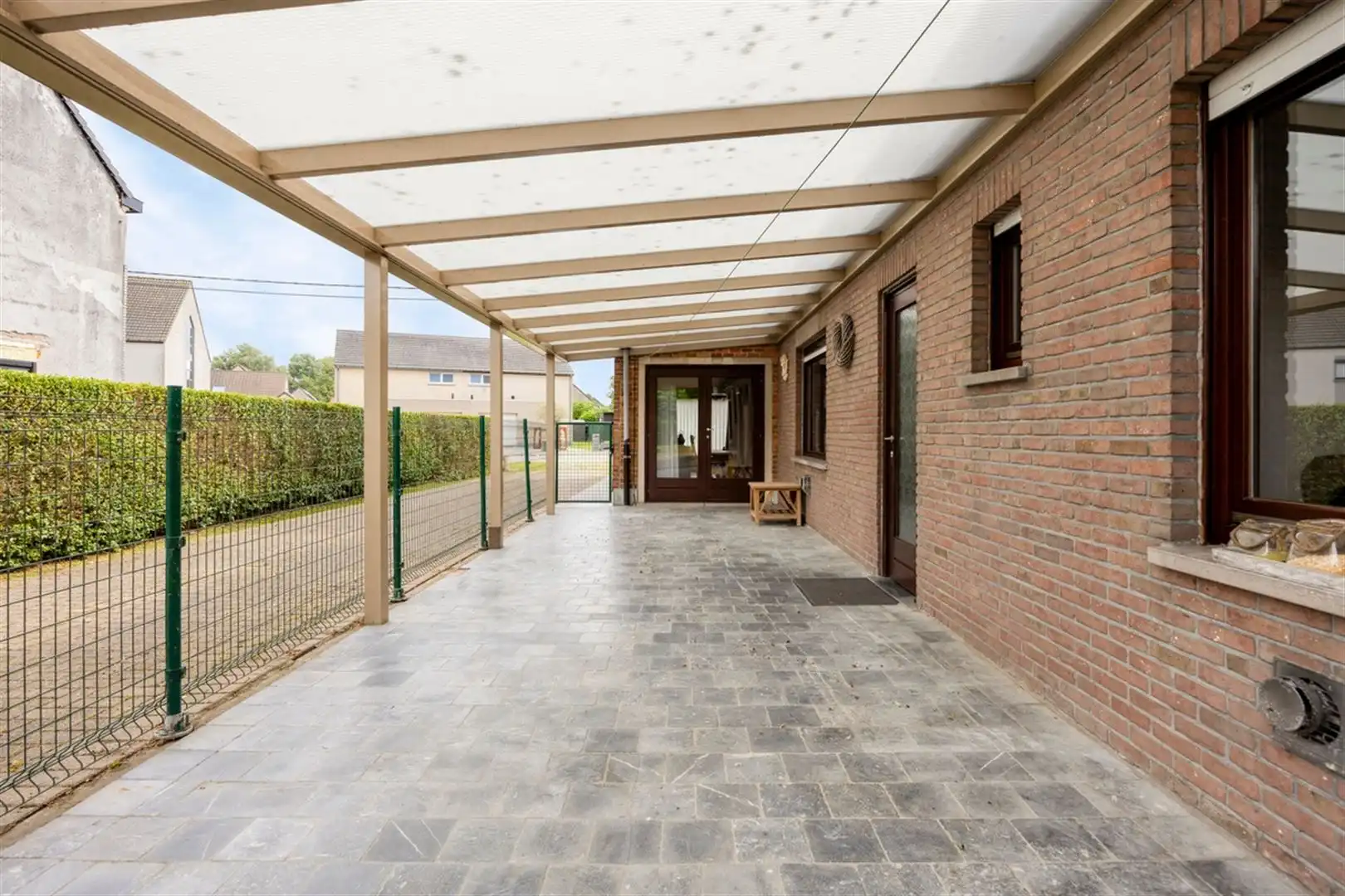Rustig gelegen, op te frissen halfopen bebouwing met 3 slaapkamers op een perceel van 672 m². foto 16