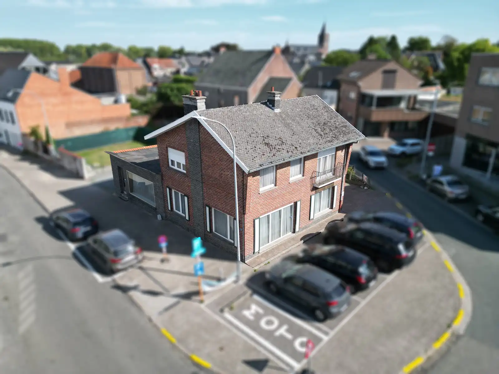 Hoofdfoto van de publicatie: Zéér Ruime Woning met 3 SLPK, Garage én Tuin!