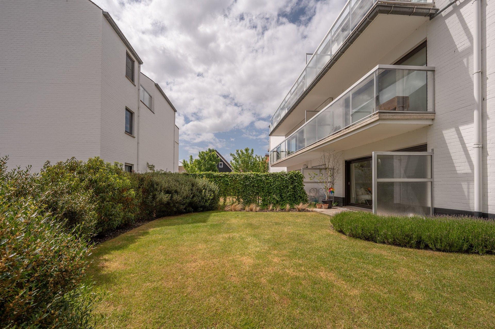 Smaakvol appartement met tuin en terras foto 19
