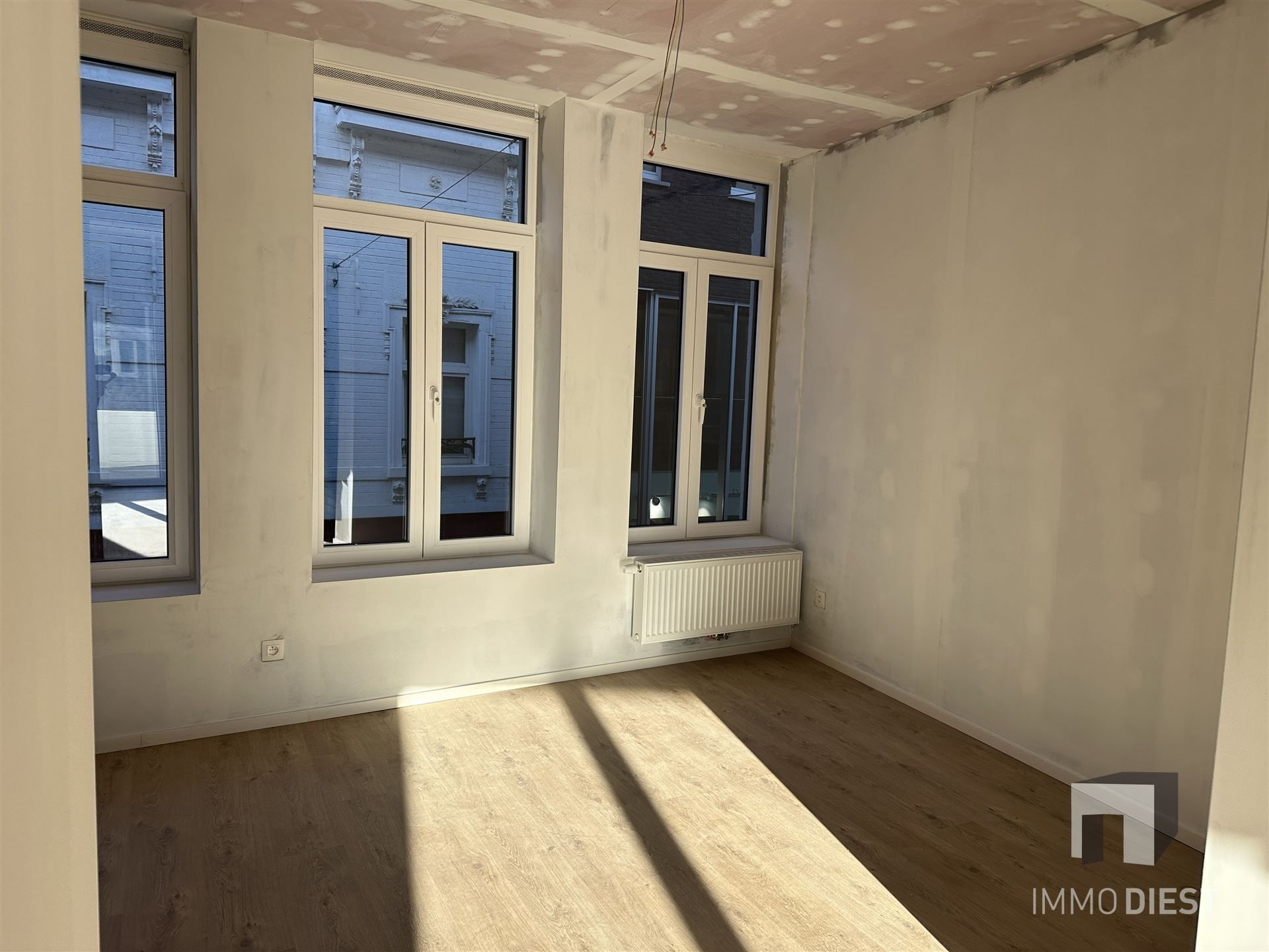 Opbrengsteigendom - 3 gloednieuwe appartementen + 1 handelspand foto 9