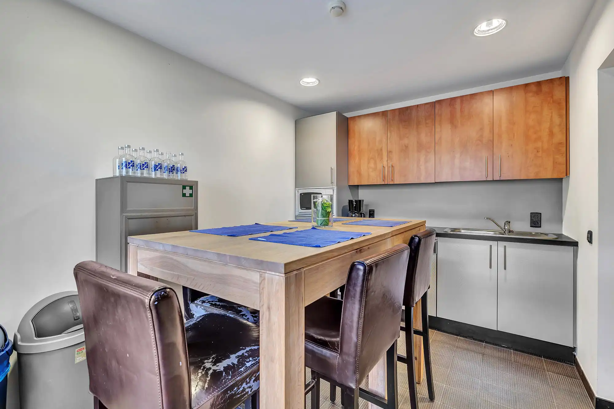 Instapklaar commercieel gelijkvloers op strategische locatie foto 25