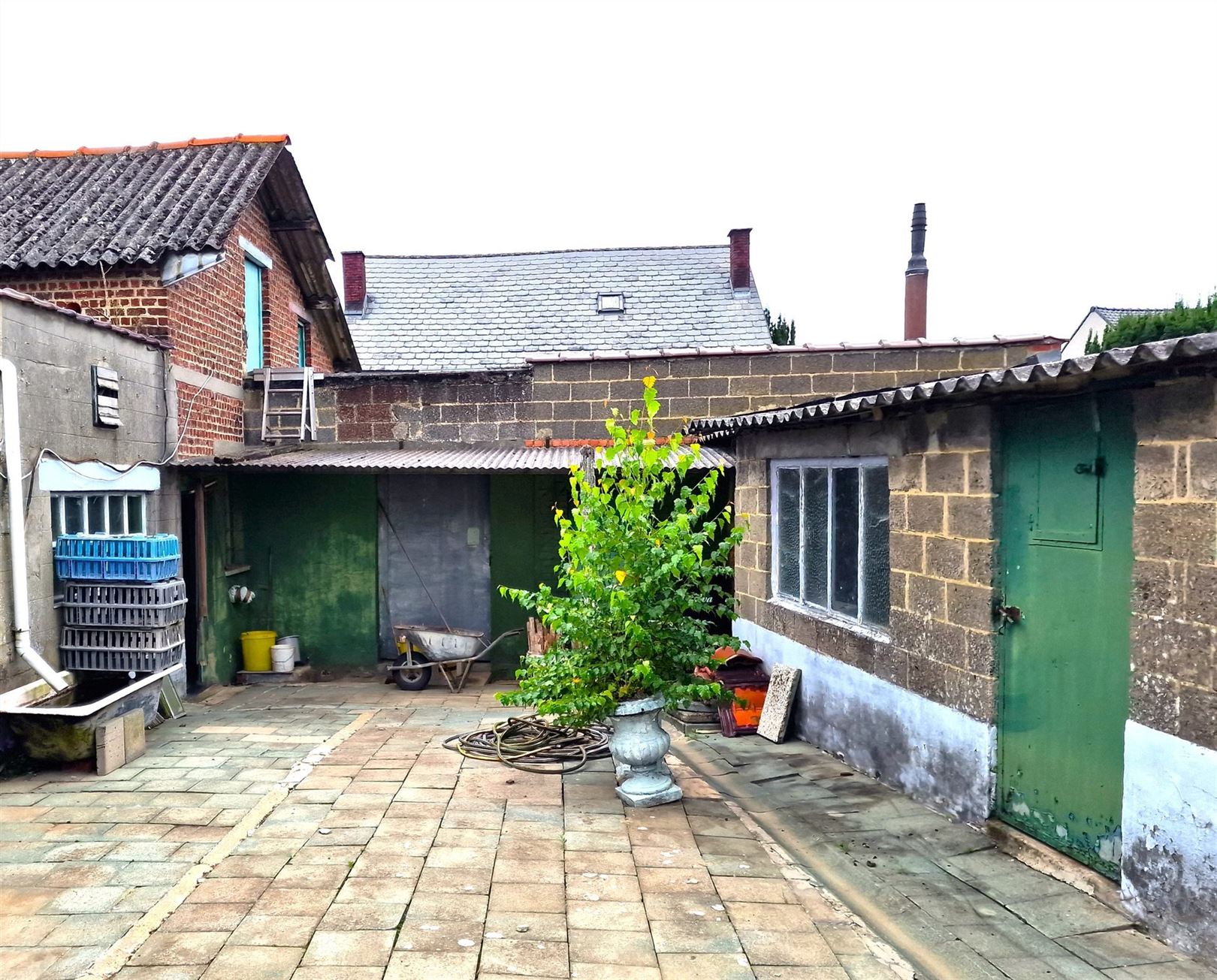 te renoveren HOB op 1756 m² - garage - 4 slpks - tuin foto 9