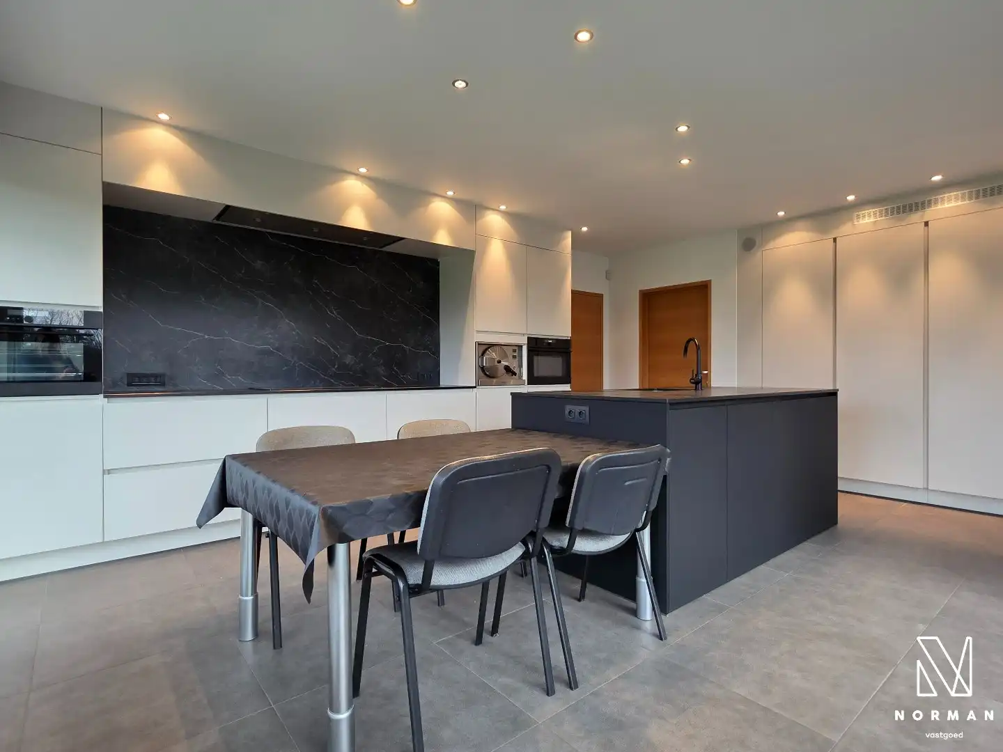 Prachtig domein met luxueuze instapklare villa, grote tuin en landbouwgrond in Hulste foto 19