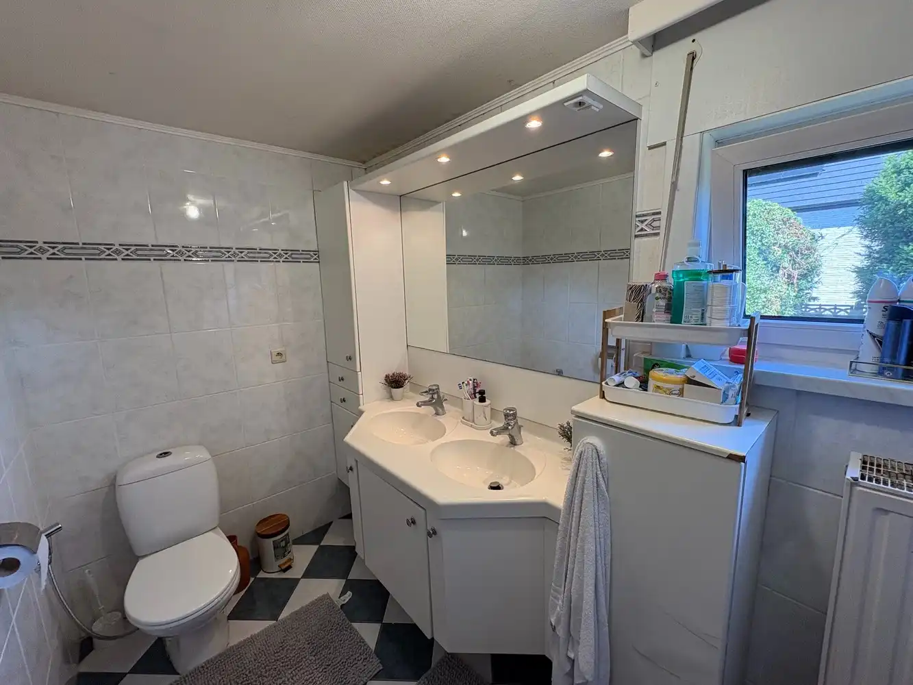 Goed gelegen ruime woning met 4 slk op mooi perceel van 9a30ca foto 10