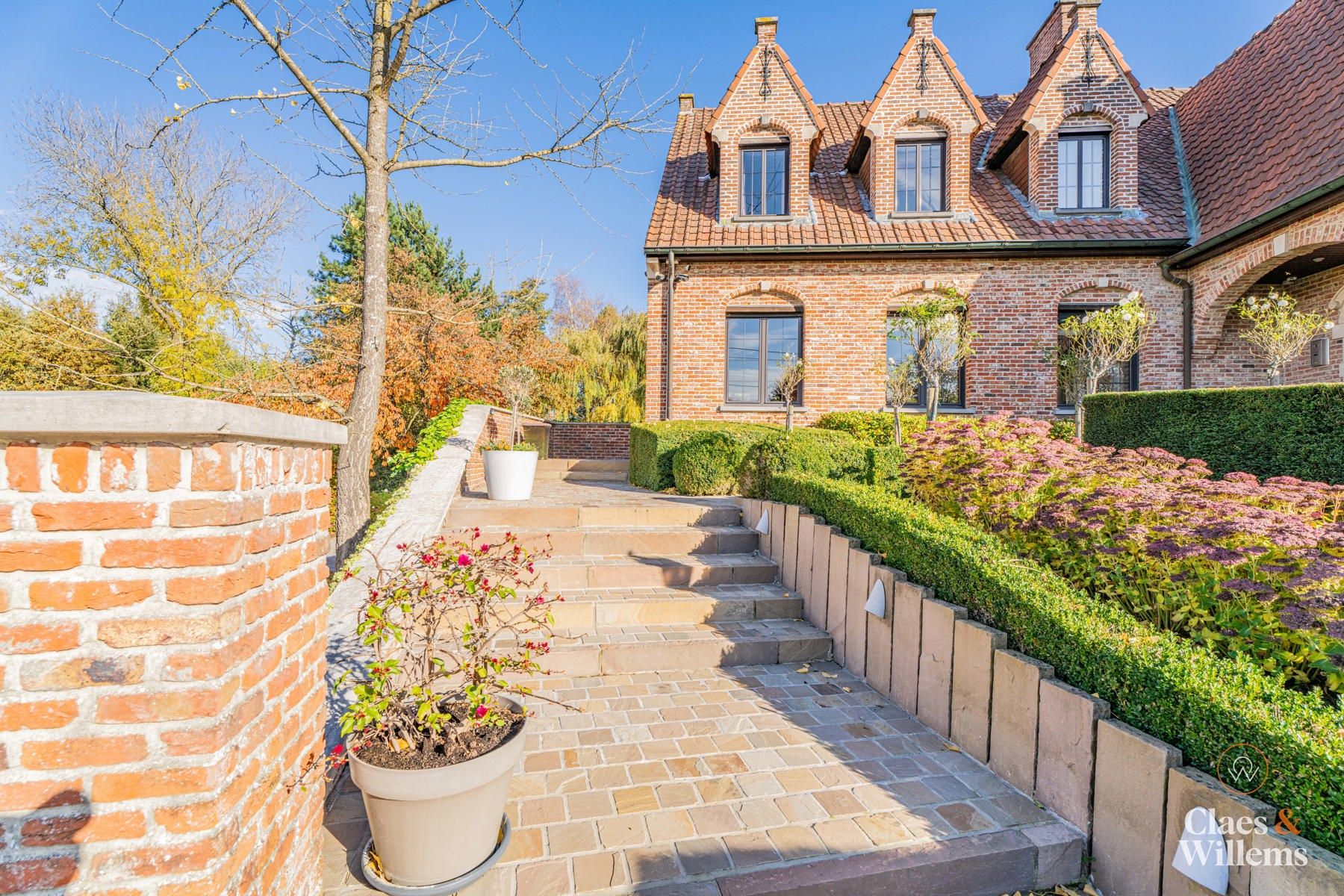 Ruime gezinswoning met praktijk- of kantoorruimte foto 8