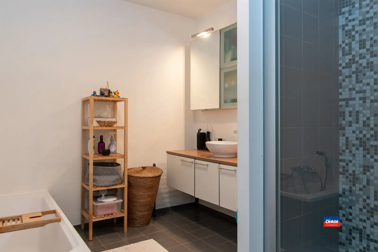 Ruim appartement met zuidterras en autostaanplaats foto 13