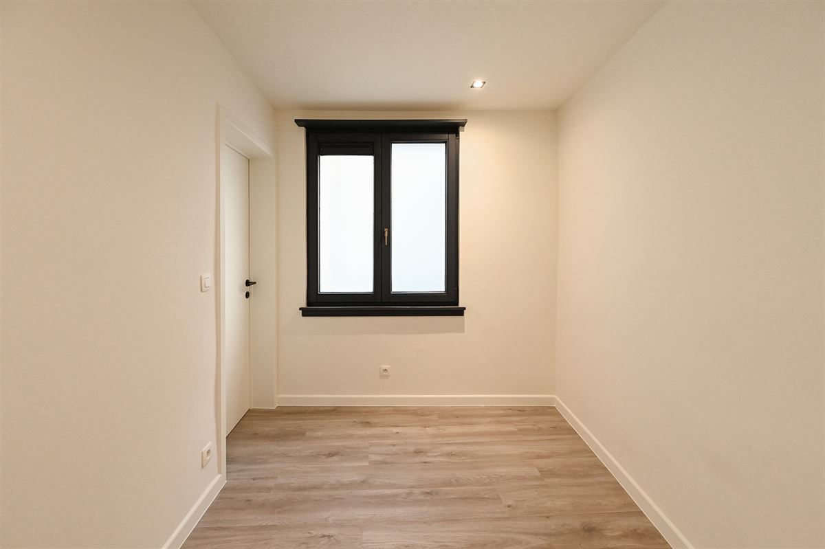 Gerenoveerd appartement met 1 slaapkamer foto 19