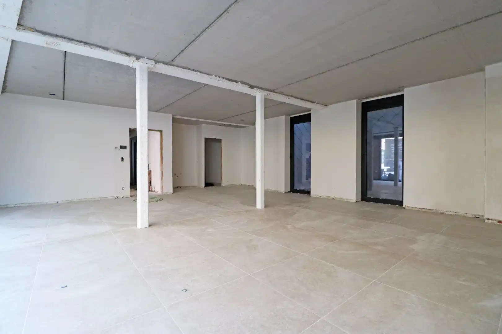 Handelsruimte/kantoor in hartje Torhout foto 3