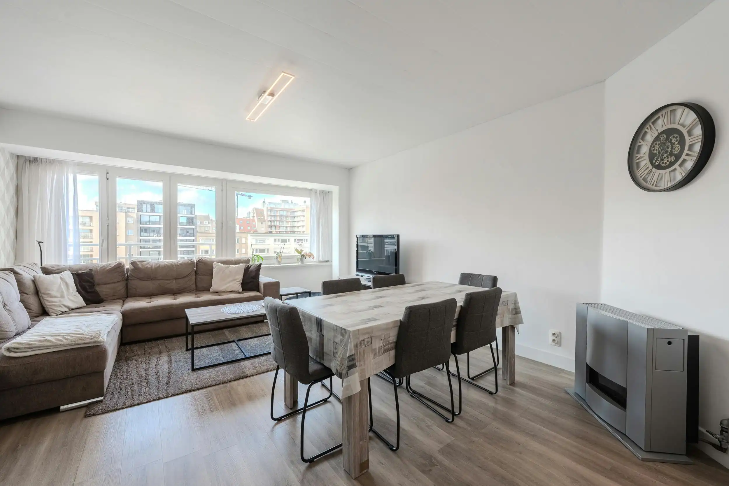Gerenoveerd 2 slaapkamer appartement vlakbij de Zeedijk! foto 5