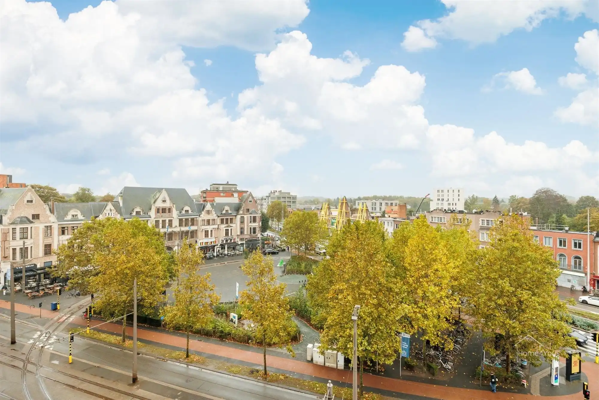 Ruim en gerenoveerd 3-slaapkamerappartement met 2 terrassen foto 20