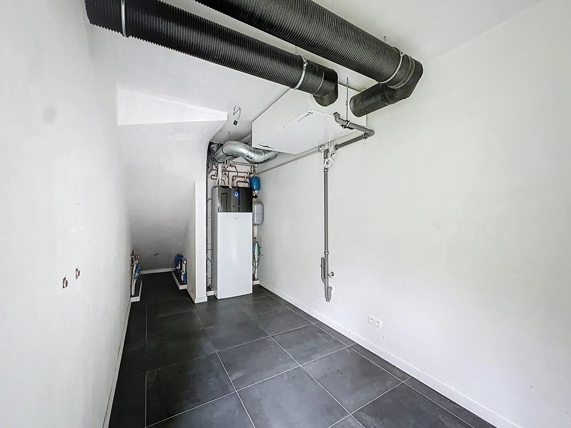 Moderne BEN-woning met 3 slaapkamers en een inpandige garage op een mooi perceel. foto 10