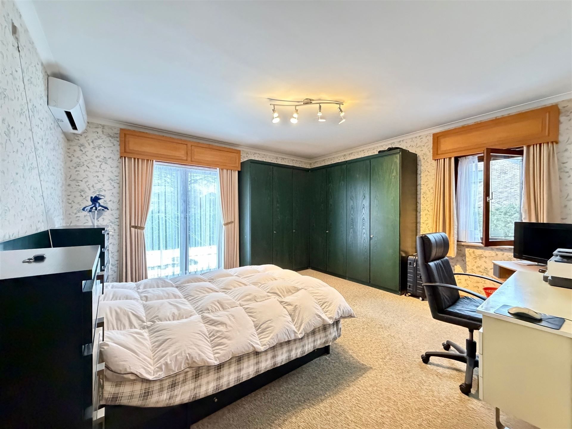 Zeer ruime villa (483 m²) op 16a48ca in Dilsen-Stokkem, goed onderhouden en vol potentieel om te transformeren tot uw hedendaagse droomwoning. foto 18