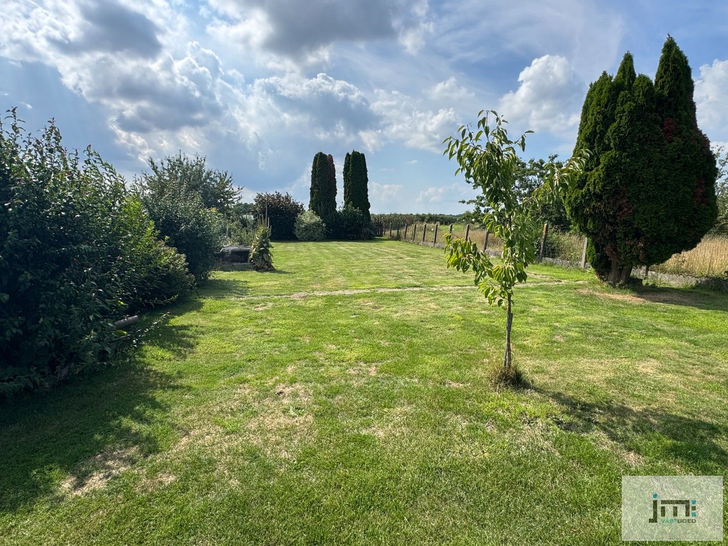 Goed onderhouden woning met ruime tuin foto 15