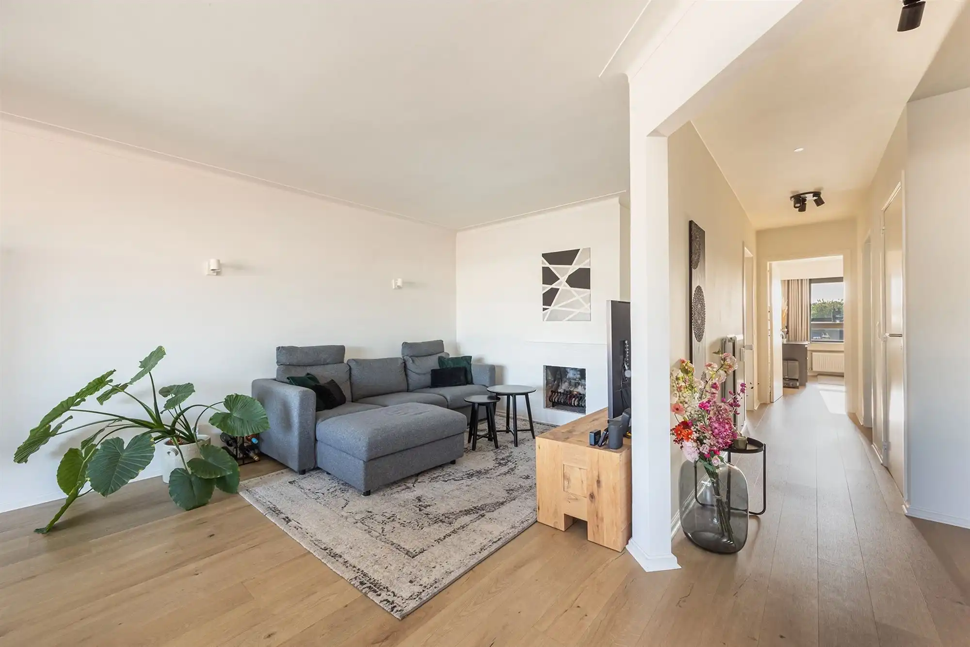 Instapklaar tweeslaapkamer appartement met terras in Deurne-Zuid foto 5