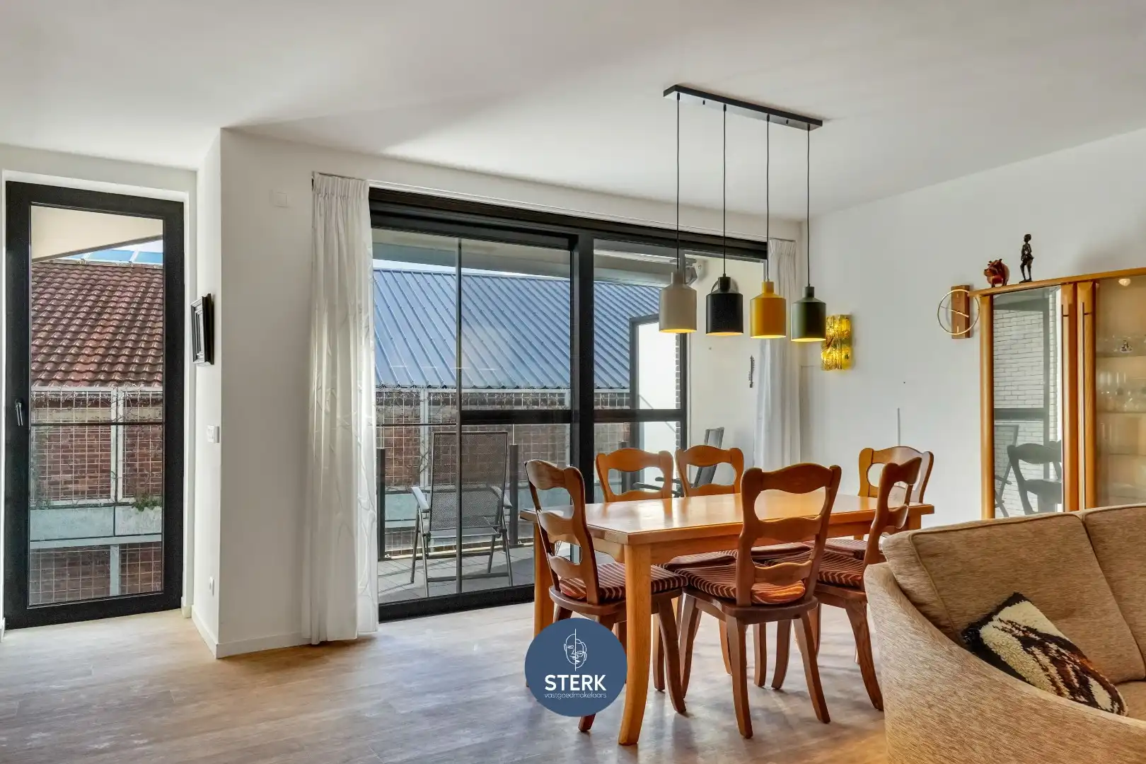 RECENT APPARTEMENT INCLUSIEF PARKING + 2 BERGINGEN IN CENTRUM LANAKEN !  foto 9