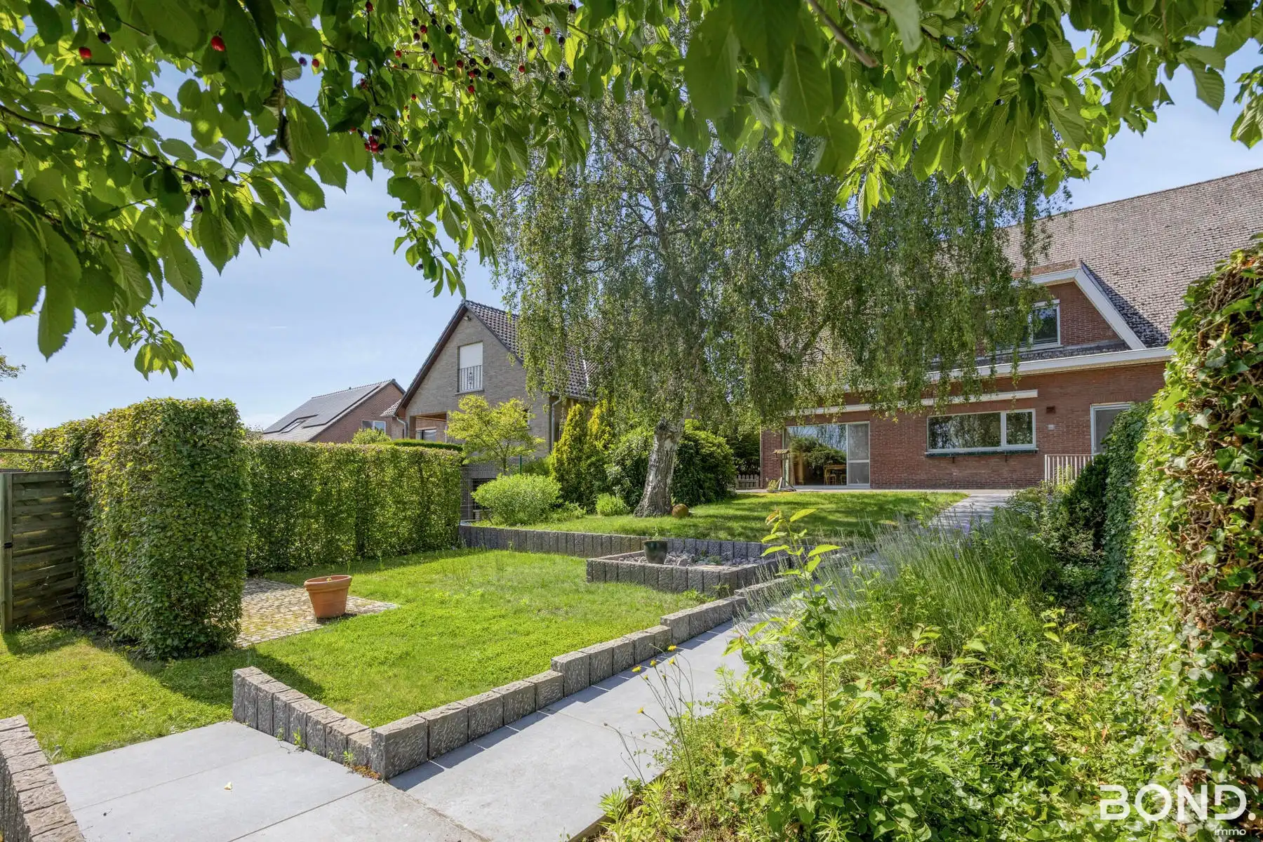 Hoofdfoto van de publicatie: Ruime woning met prachtige tuin in Rotselaar!