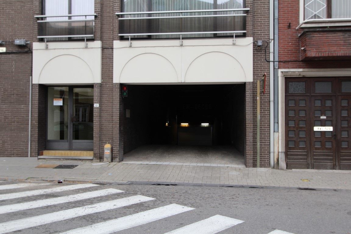 Garage te huur foto {{pictureIndex}}