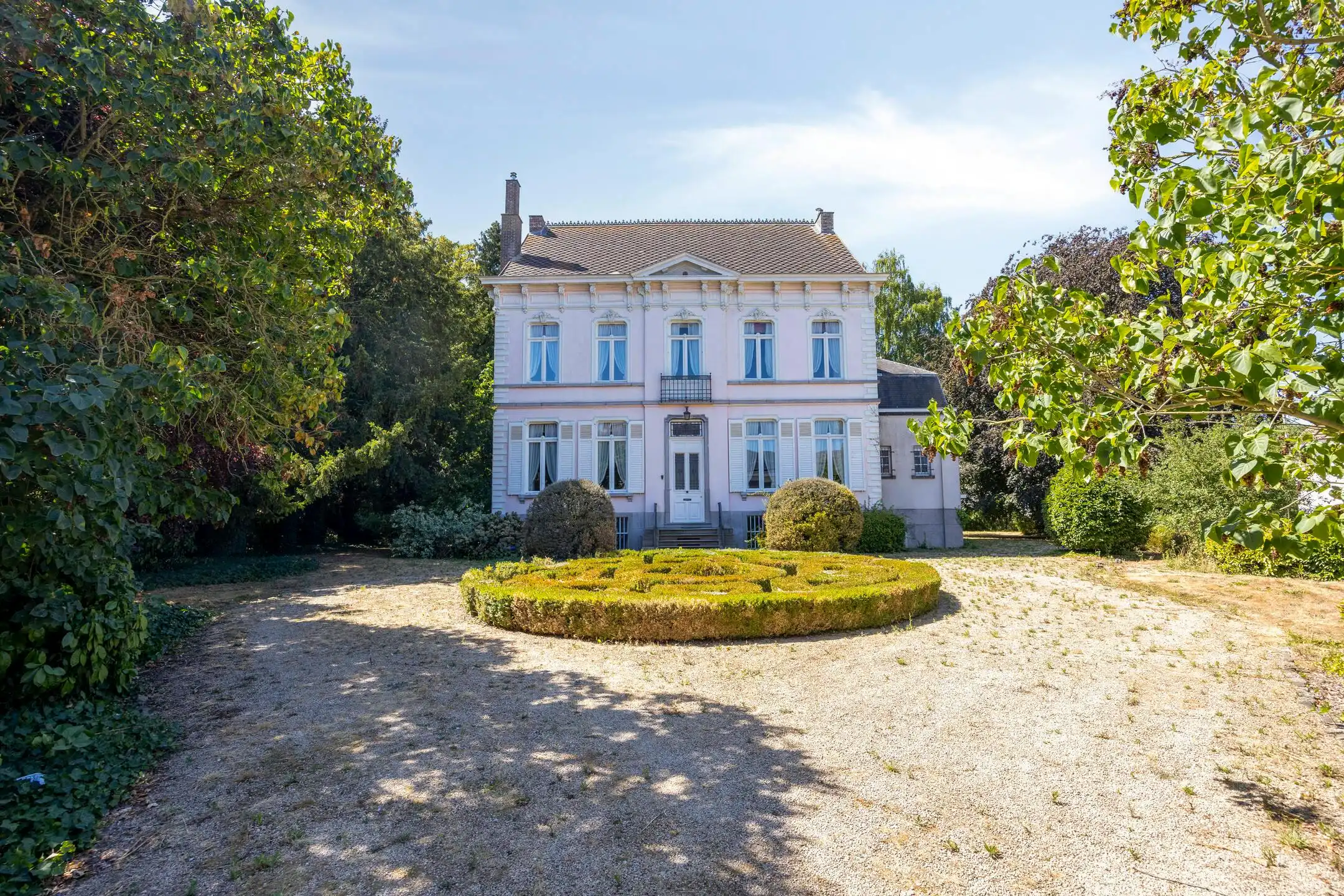 Hoofdfoto van de publicatie: Majestueus wonen Kasteel Stoffelt te Watervliet