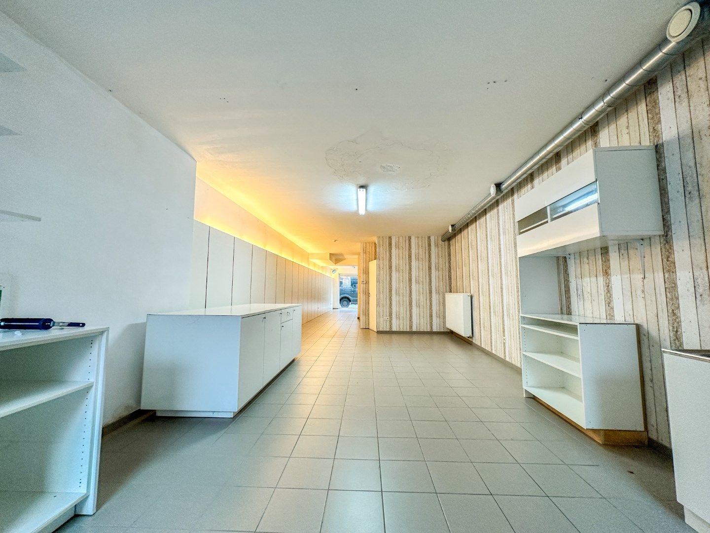 Instapklare handelsruimte voor winkel of kantoor, centrum Torhout foto 4