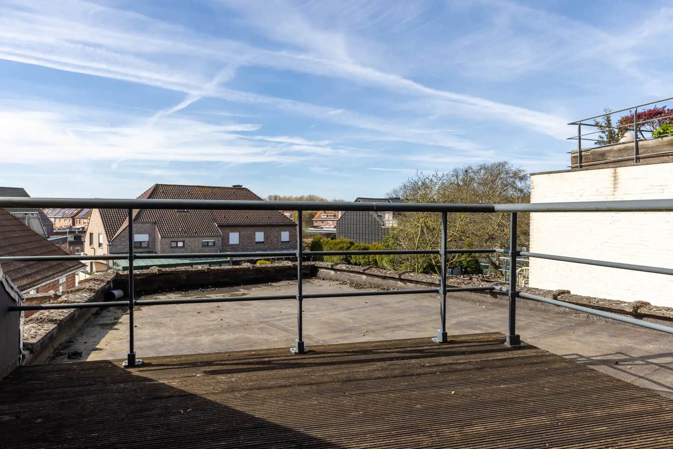 Charmant loft-appartement met mezzanine en terras foto 10