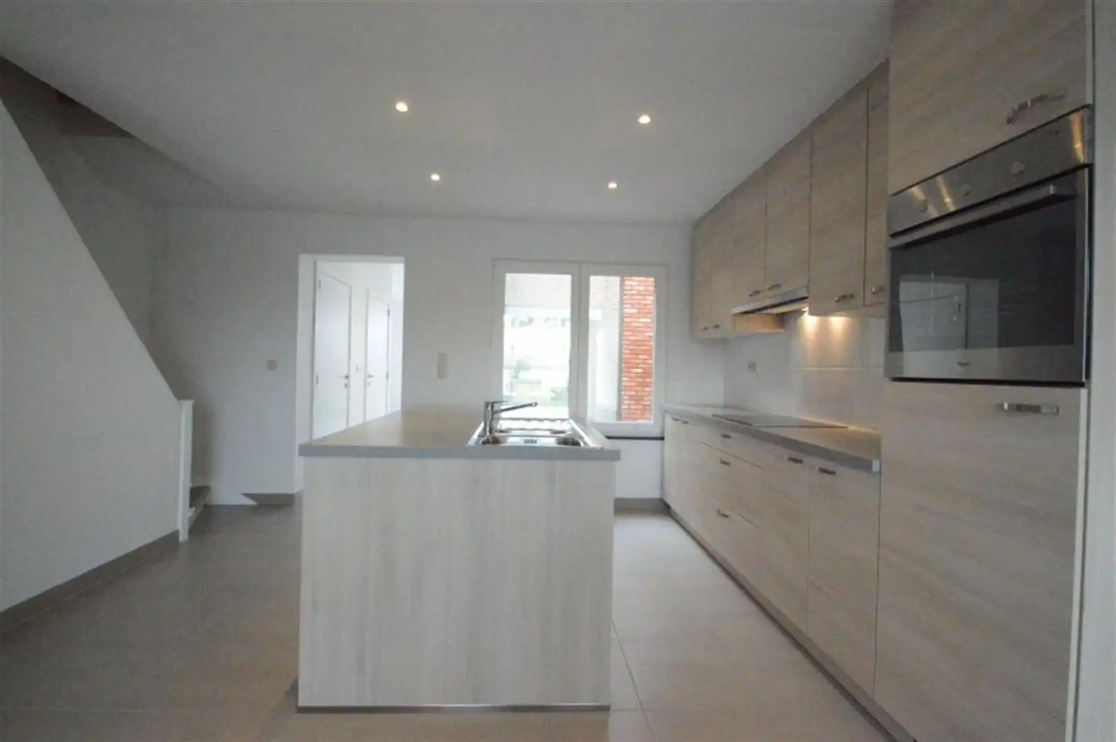 Totaal gerenoveerde gezinswoning te Dendermonde (Baasrode) foto 3