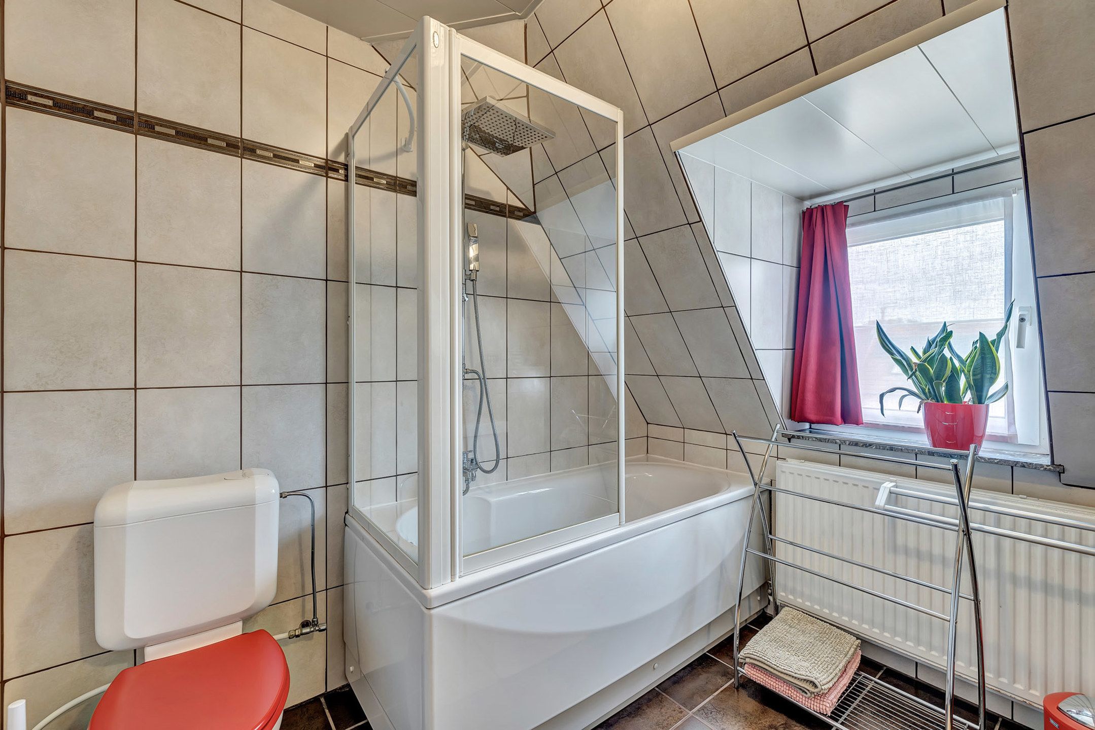 Gezellige, instapklare woning met ruime tuin foto 16