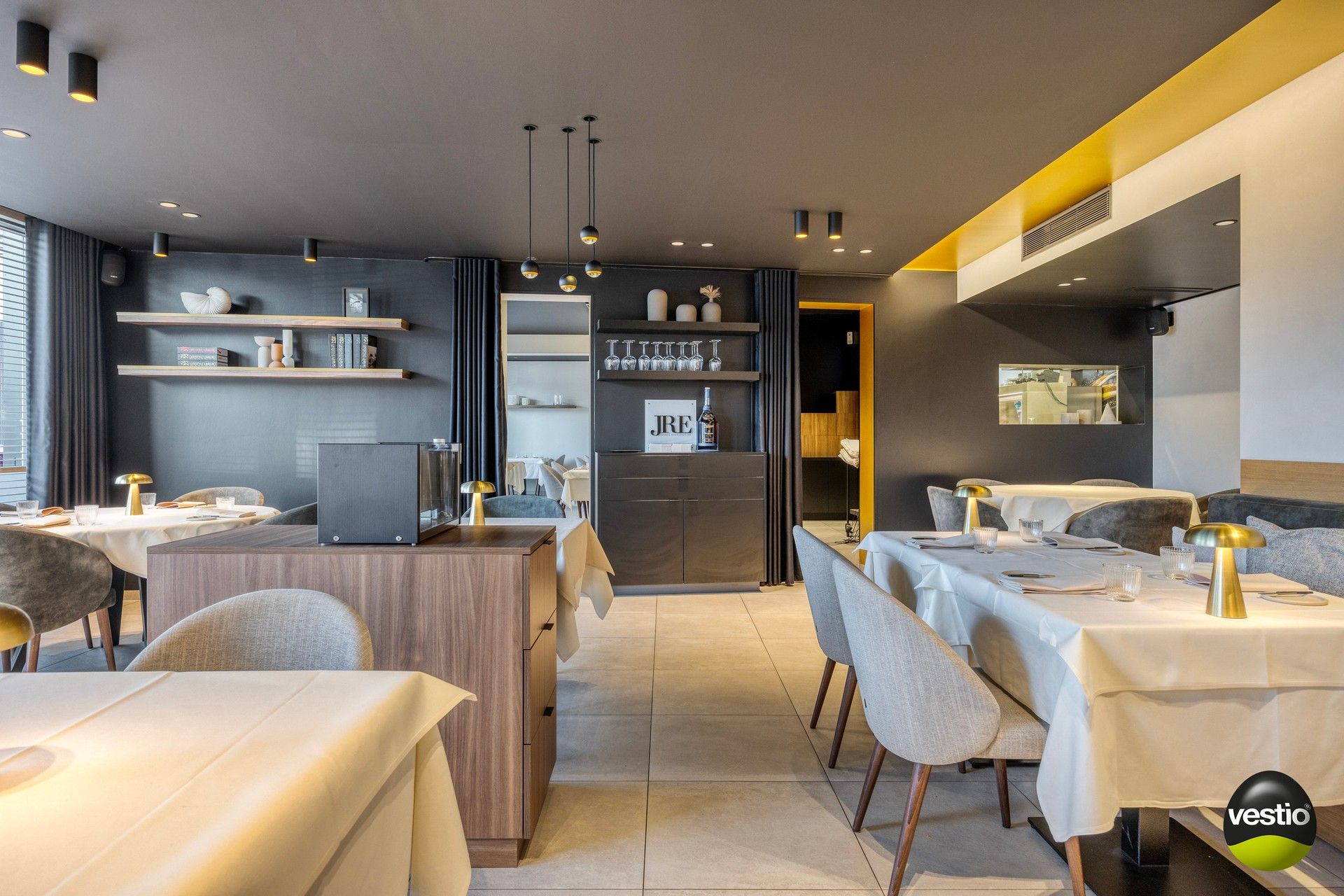 Handelshuis met absolute topligging en verhuurd bovenliggend appartement in hartje Alken. foto 6