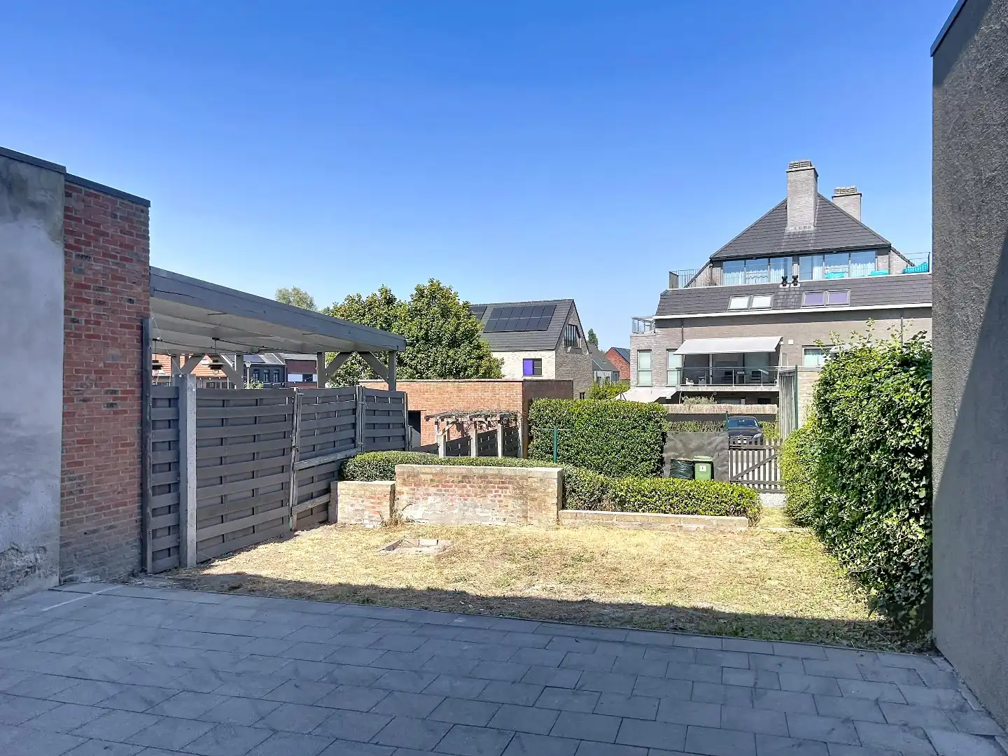 Instapklare woning met 3 slaapkamers, tuin en 2 privatieve parkeerplaatsen foto 20