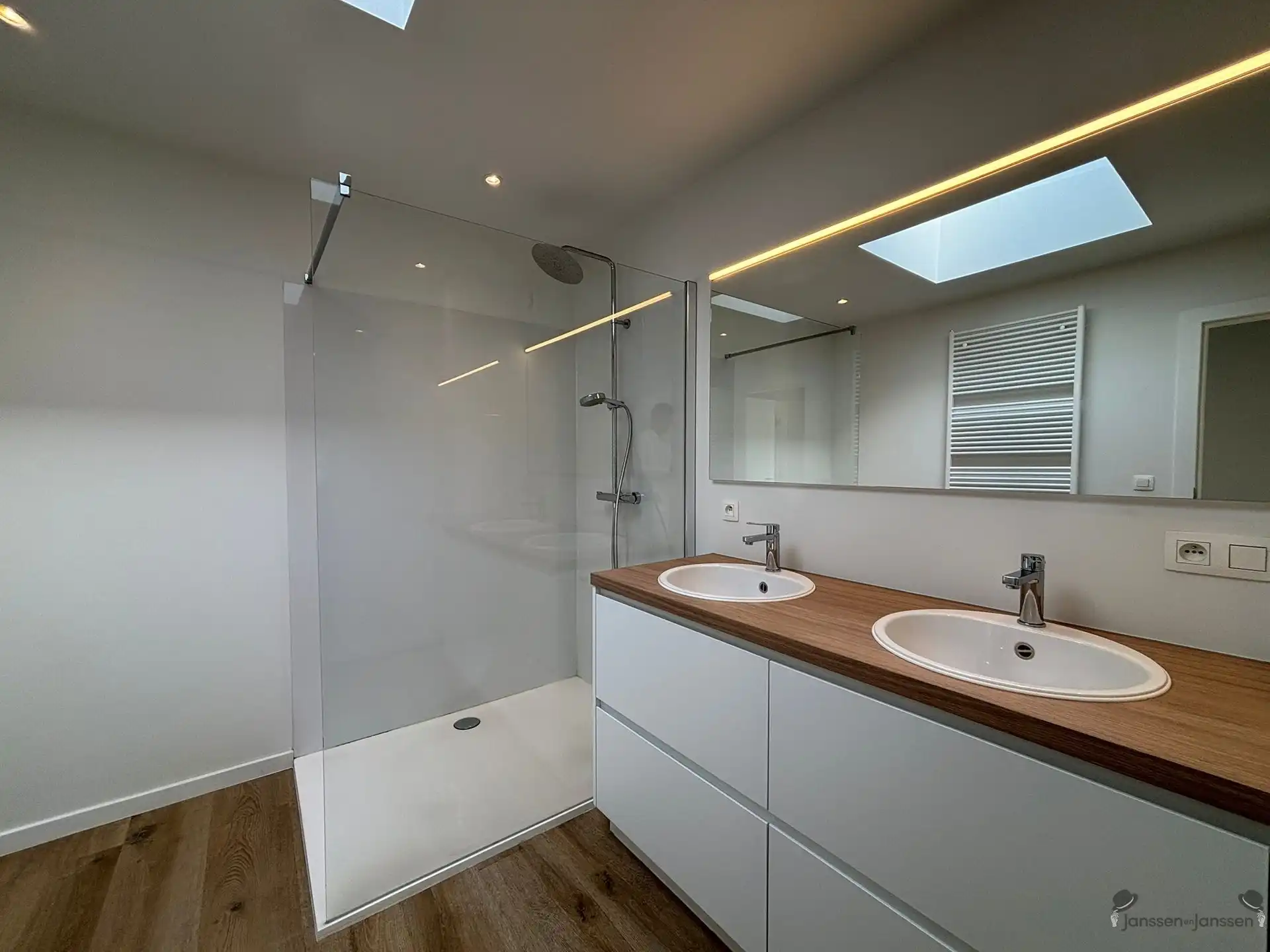 Ruim en volledig vernieuwd appartement met grote leefruimte in Sint-Lenaarts foto 11