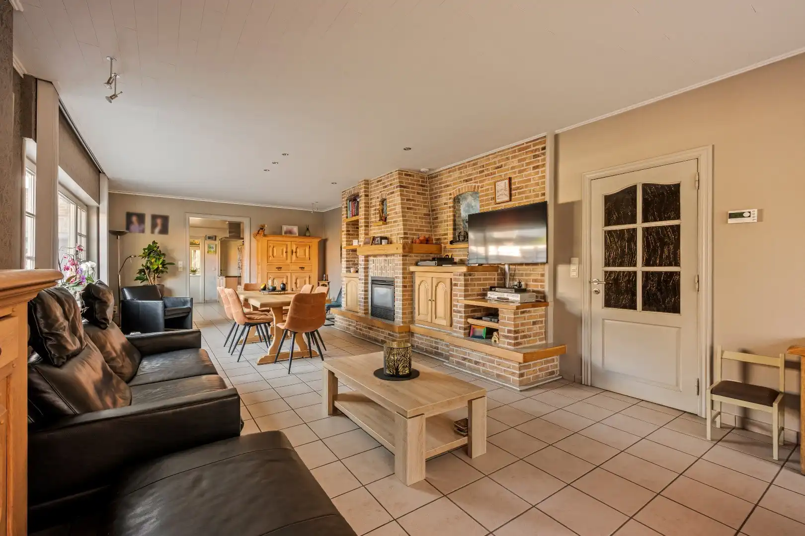 Instapklare halfopen woning met 3 slaapkamers, garage, tuin en mancave in Mesen foto 4