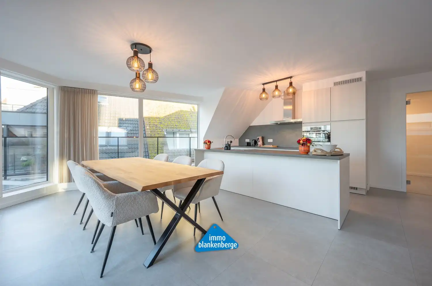 Gemeubelde exclusieve penthouse met garage, twee slaapkamers en terras foto 8
