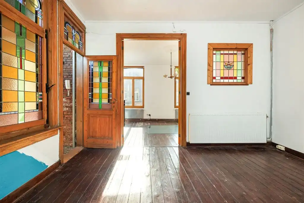 Uitzonderlijke woning met bijzonder magazijn foto 13