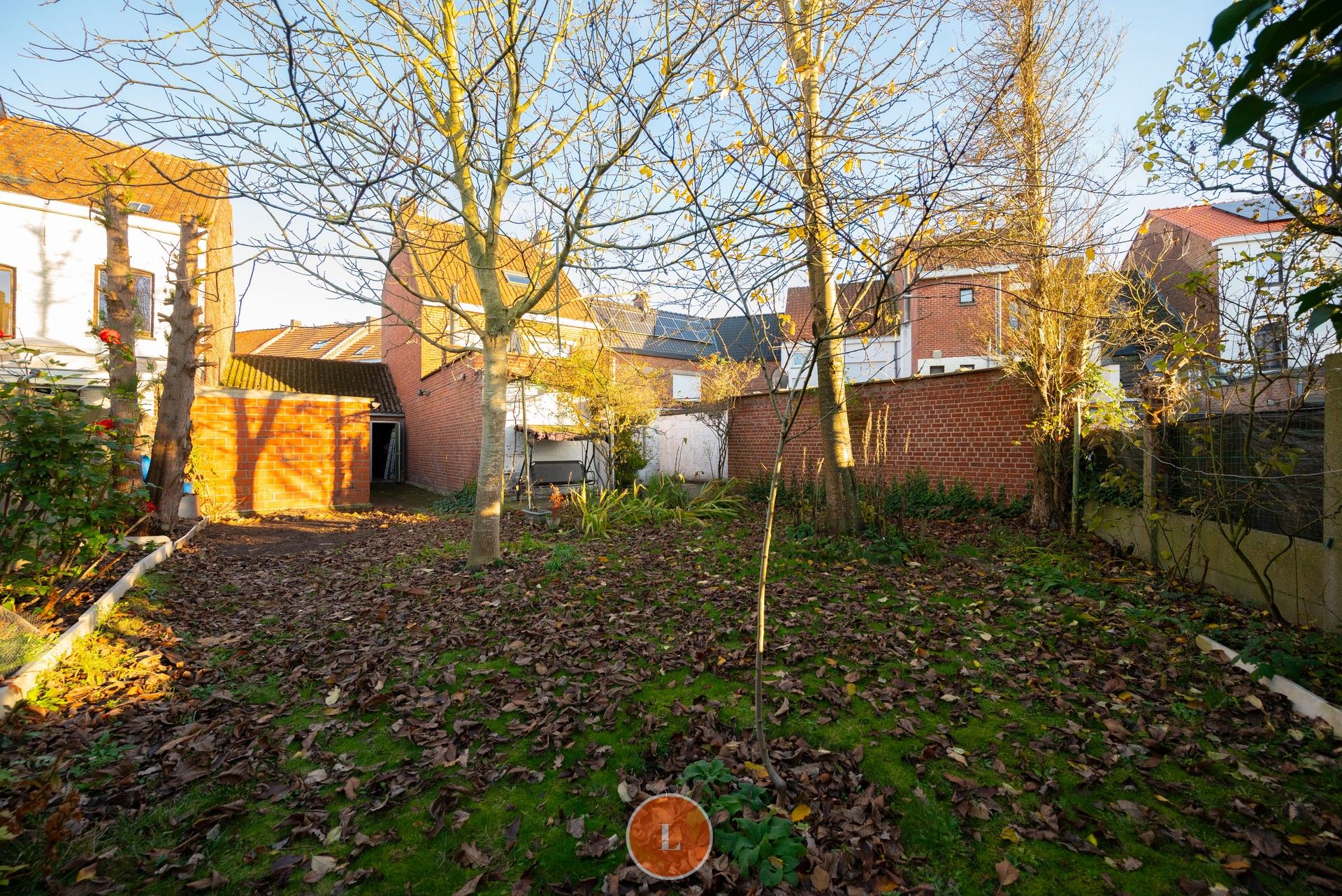Goed onderhouden woning met 5 slaapkamers, tuin en 2 garages foto 7