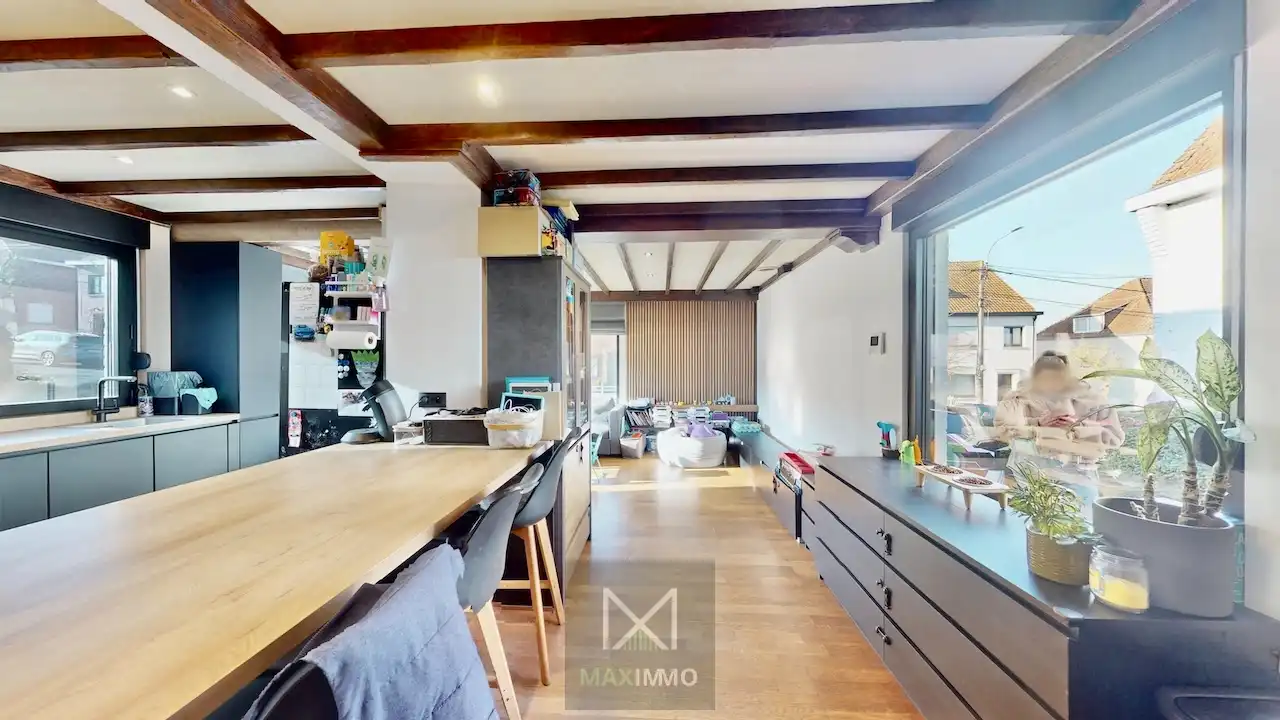 Volledig instapklare gelijkvloerse eigendom met loods van 180 m² op topligging foto 4